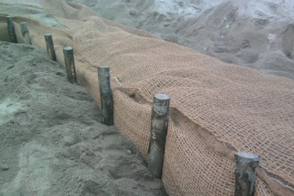 Biogabbioni Biogabbioni: contenimento e drenaggio per una stabilizzazione naturale