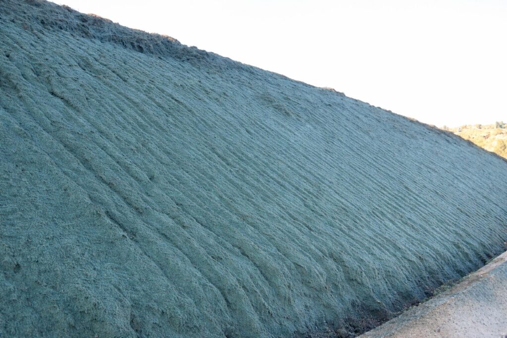 applicazione di Hydroter l'alternativa economica al topsoil